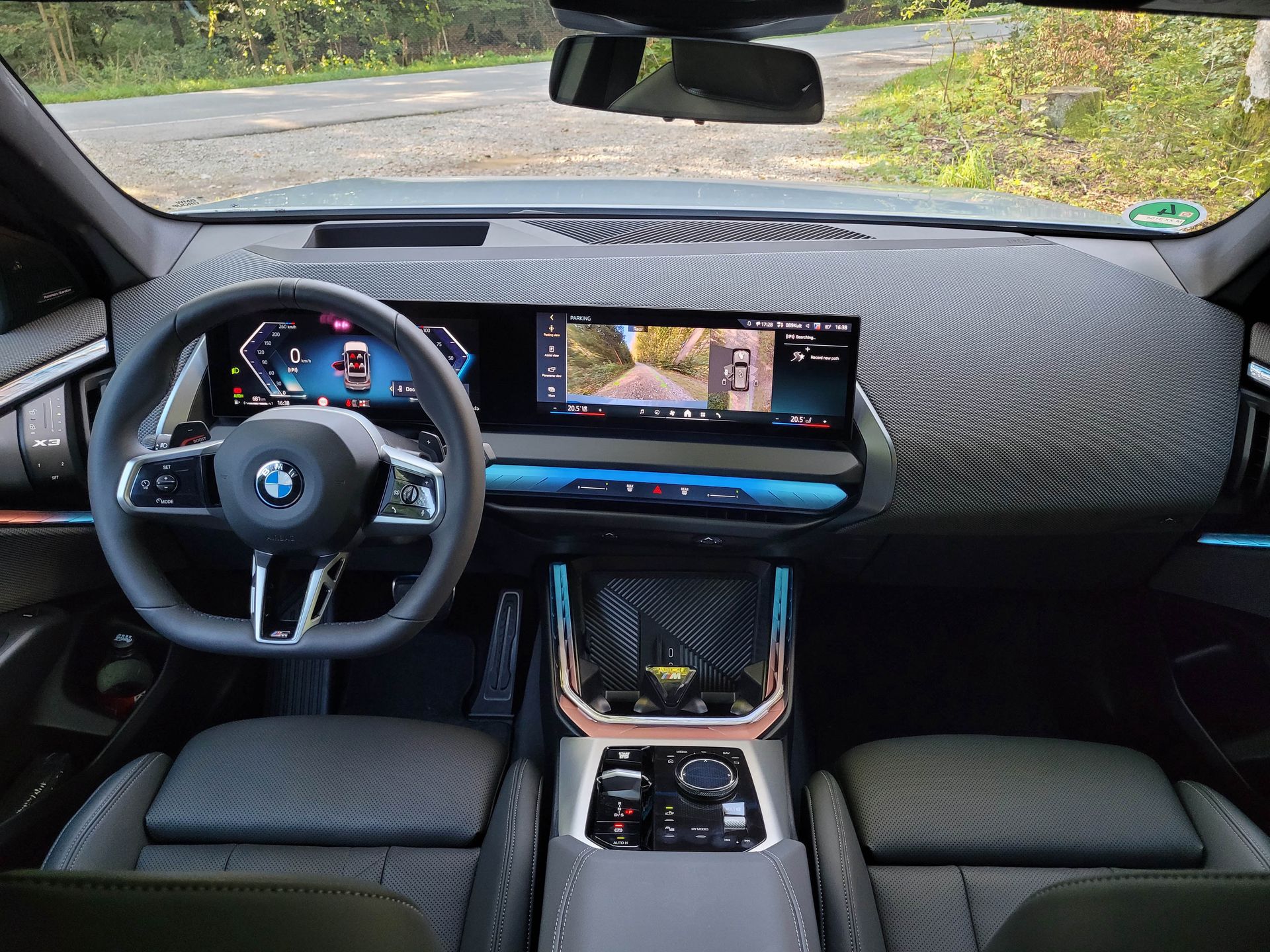 Wnętrza nowych BMW stają się mocno zunifikowane