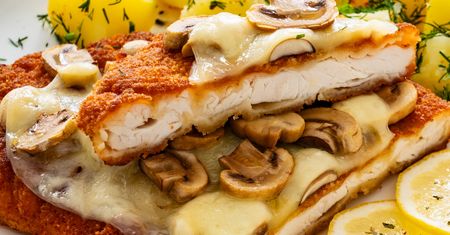 Robię co niedzielę. Kotlet po kowalsku smakuje mojej rodzinie bardziej niż zwykły schabowy