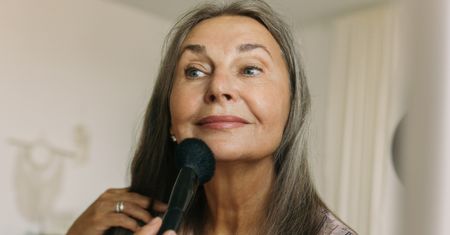 Jaki puder dla cery dojrzałej? Ten jest bezkonkurencyjny
