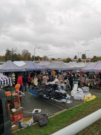 Rzeszów: Zimowe łowy na giełdzie przy Dworaka. Kurtki od 60 zł, bluzy od 25 zł!