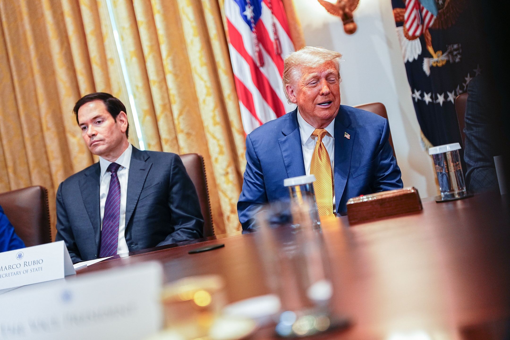 US President Donald J Trump (R) and US Secretary of State Marco Rubio participate in a cabinet meeting in the Cabinet Room of the White House in Washington, DC, USA, 08 July 2025. EPA/AARON SCHWARTZ / POOL Dostawca: PAP/EPA.