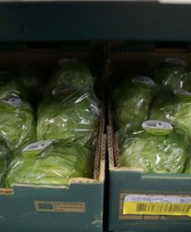 Puste półki w marketach na Wyspach. Wprowadzili reglamentację