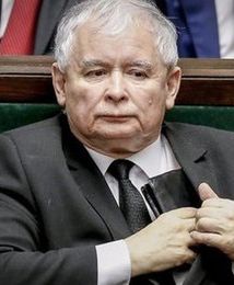 Kaczyński "manipuluje" złotym prawie tak, jak Trump dolarem. Euro poniżej 4,30 zł