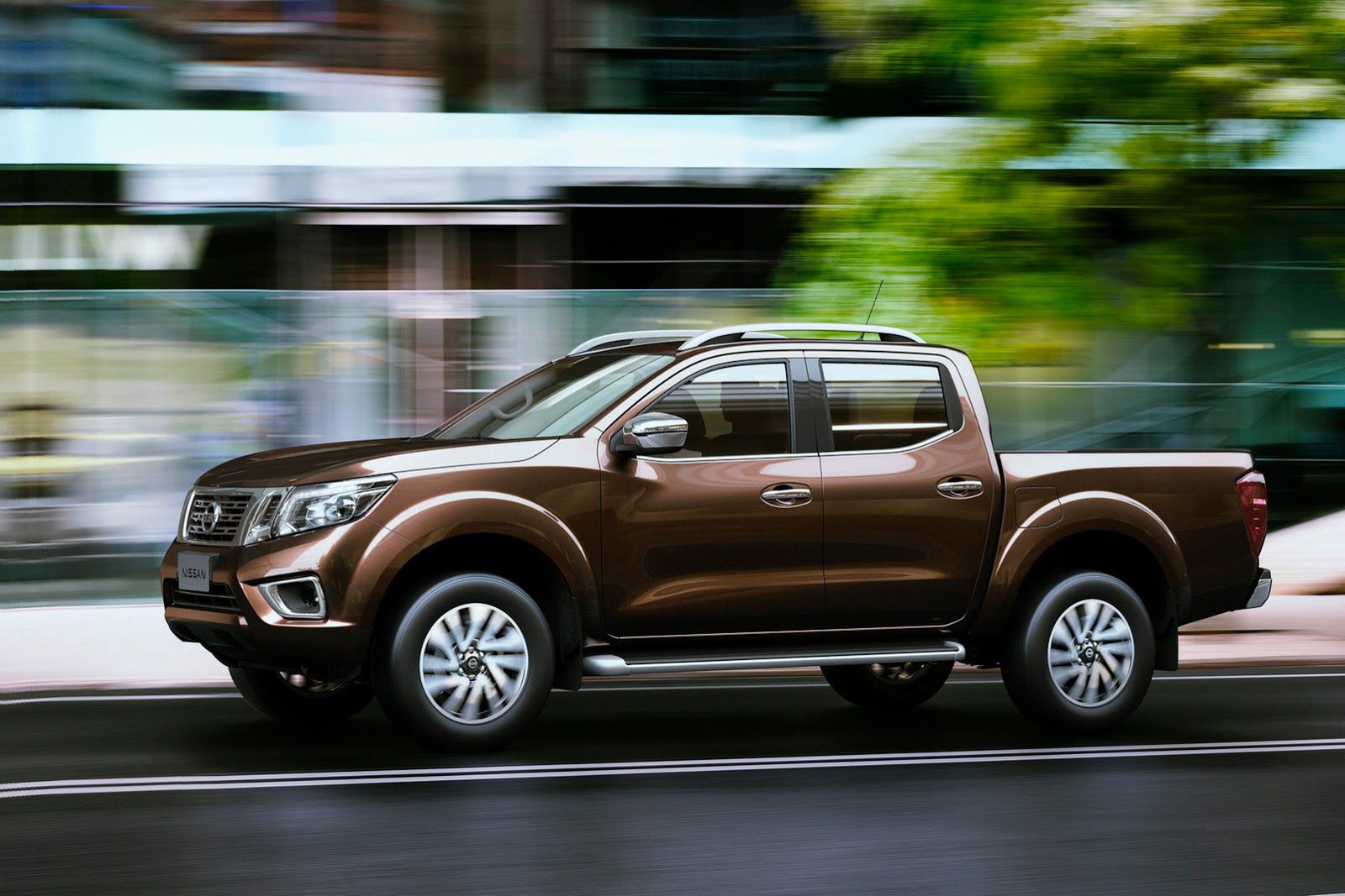 Nowy Nissan Navara - obszerna galeria producenta 3