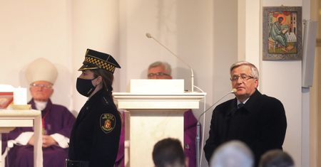 Komorowski ostro o zachowaniu Romaszewskiej na pogrzebie. "Przerost mocno egotyczny"