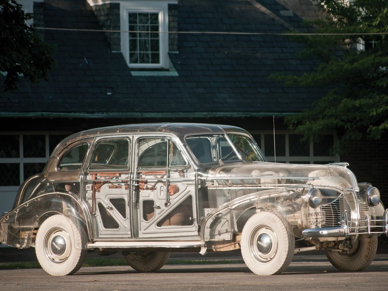 Samochód powstał w 1939 roku jako koncept mając promować szkło akrylowe, potoczne znane jako "pleksi". Choć logika podpowiada, że można nim zastąpić szyby w aucie, Amerykanie poszli o krok dalej i wykonali z tego materiału całe nadwozie Pontiaca Deluxe Six.