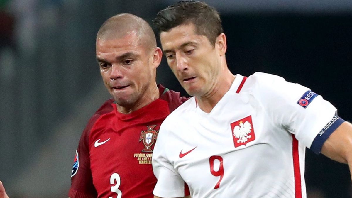 Pepe i Robert Lewandowski w trakcie meczu na Euro 2016