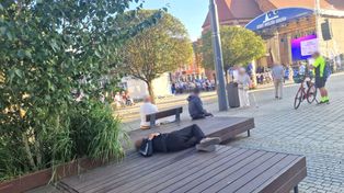 Gorzów: Okupują ławki i załatwiają się gdzie popadnie. "Będą kontrole"