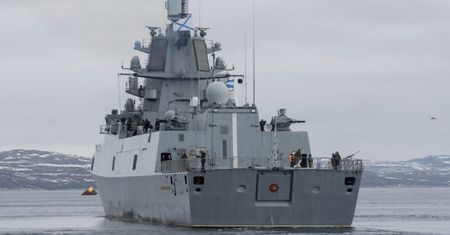 Admirał Kasatonow przy wyspie Fehmarn. Rosyjska fregata pojawiła się na Morzu Bałtyckim