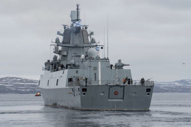 Admirał Kasatonow przy wyspie Fehmarn. Rosyjska fregata pojawiła się na Morzu Bałtyckim