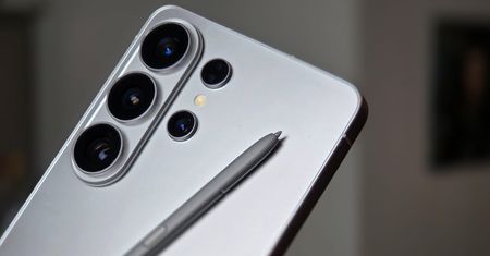 Zamówił Samsunga Galaxy S26 Ultra. Sklep zmienił zamówienie i wysłał mu inny telefon