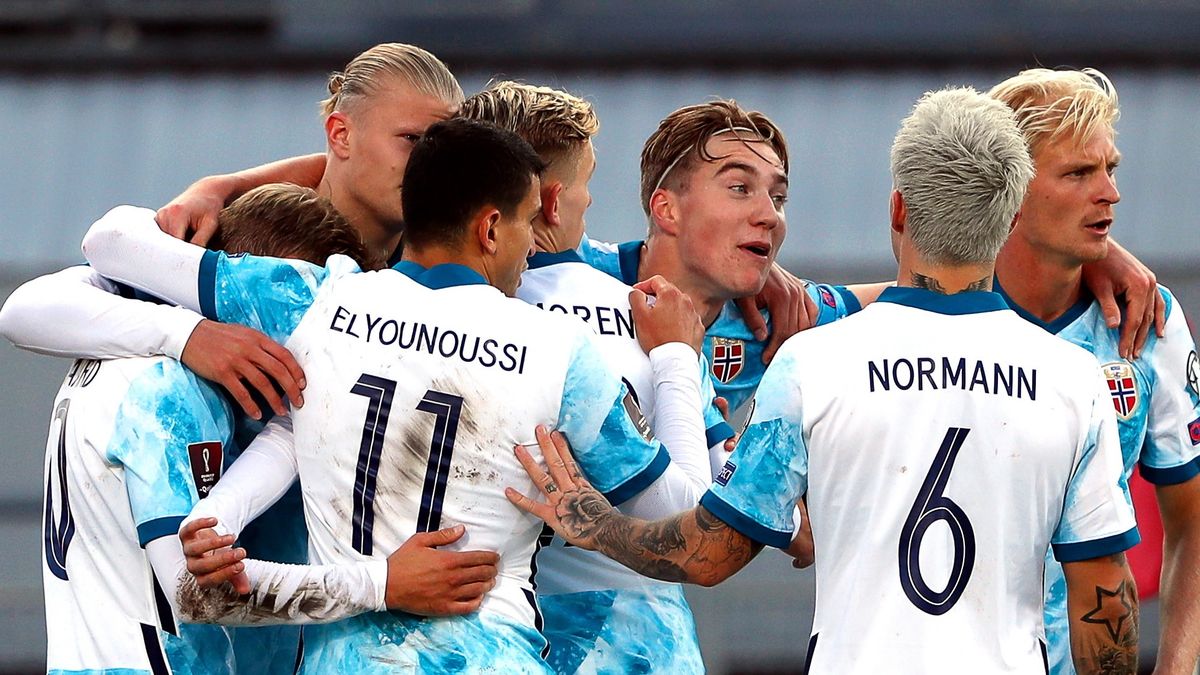 PAP/EPA / TOMS KALNINS  / Na zdjęciu: radość Norwegów z gola Erlinga Haalanda