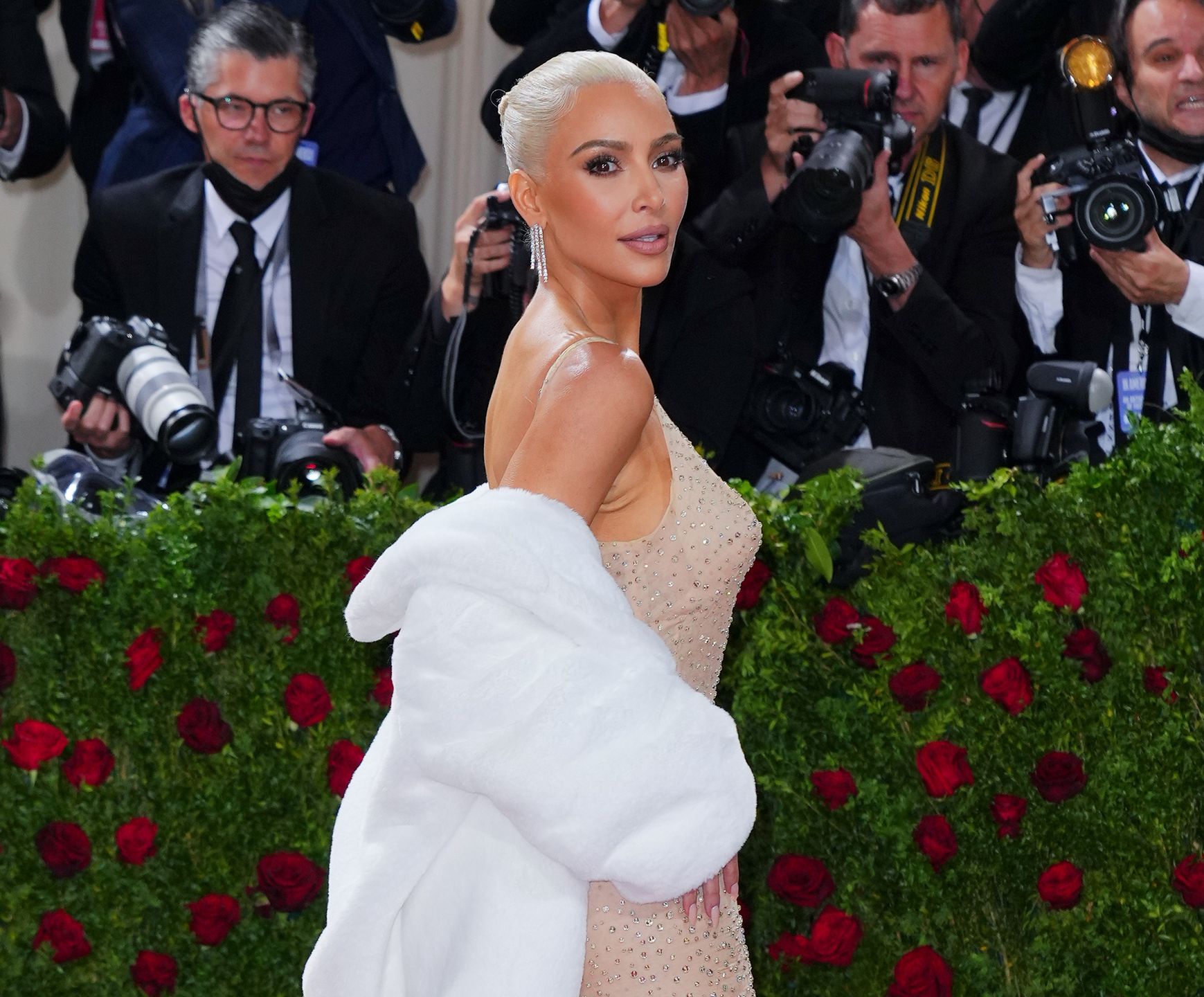 Gala MET 2022. Kim Kardashian bryluje na czerwonym dywanie w sukni Marilyn Monroe