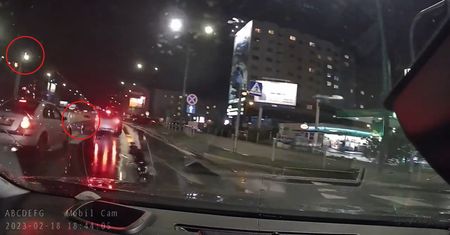 Potrącony pieszy ukarany mandatem. Mimo że przechodził na zielonym świetle