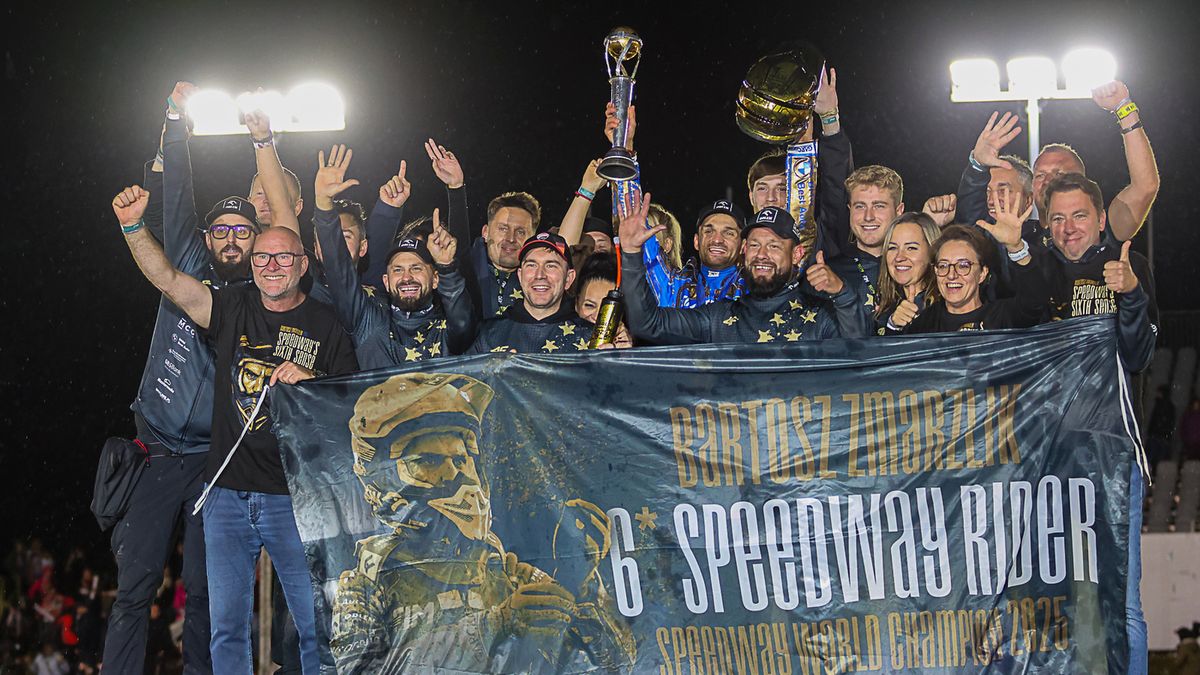 WP SportoweFakty / Michał Krupa / Na zdjęciu: Bartosz Zmarzlik z najbliższymi po zdobyciu szóstego tytułu