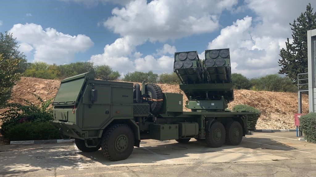 Euro-PULS ma być dostosowany do wymagań potencjalnych europejskich użytkowników, których ma być dość liczne grono. Oprócz Duńczyków izraelska artyleria rakietowa może znaleźć się w siłach zbrojnych Hiszpanii, Francji i Niemiec 