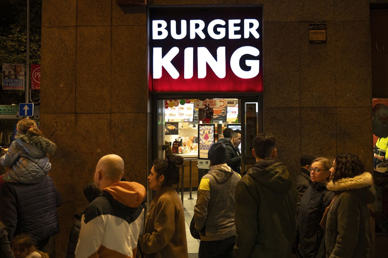 Burger King heats up competition with $1 billion franchise buy