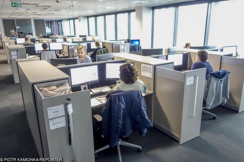 Mamy rynek pracownika, więc firmy muszą kusić kandydatów dodatkowymi świadczeniami