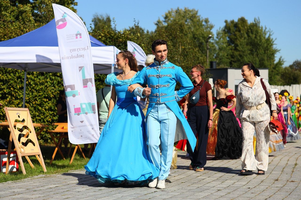 Kielce: Kolorowy korowód w Ogrodzie Botanicznym zgromadził tłumy