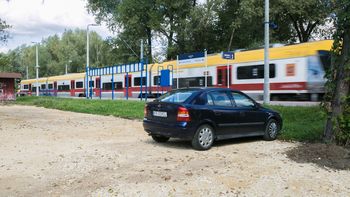 Małopolska: Ponad 300 miejsc dla aut przy stacjach i przystankach kolejowych. Największy parking powstanie w Krakowie