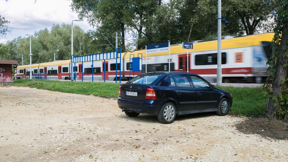 Powstaną nowe parkingi przy przystankach kolejowych w Małopolsce.