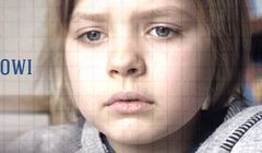 Zero z kartkówki - Fundacja Dzieci Niczyje ostrzega przed przemocą domową (wideo)