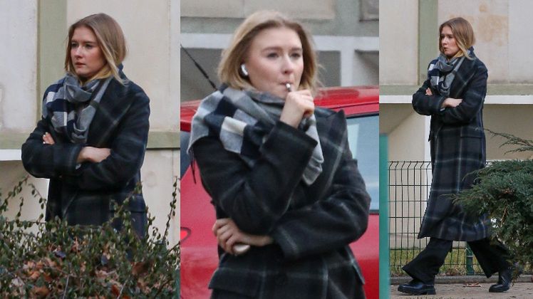 Kinga Rusin pali papieroska