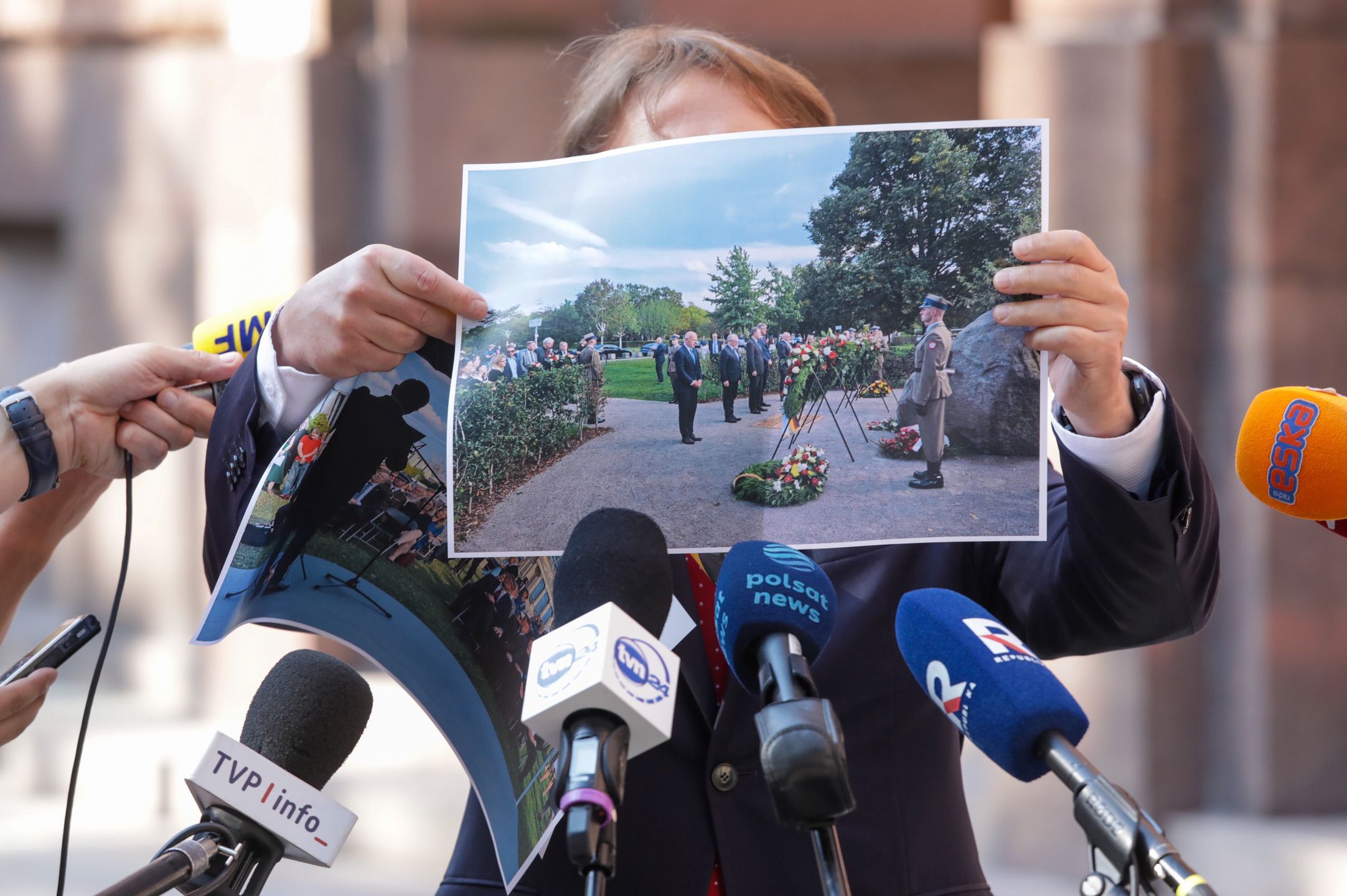 Rzecznik MSZ pokazuje zdjęcia z Berlina