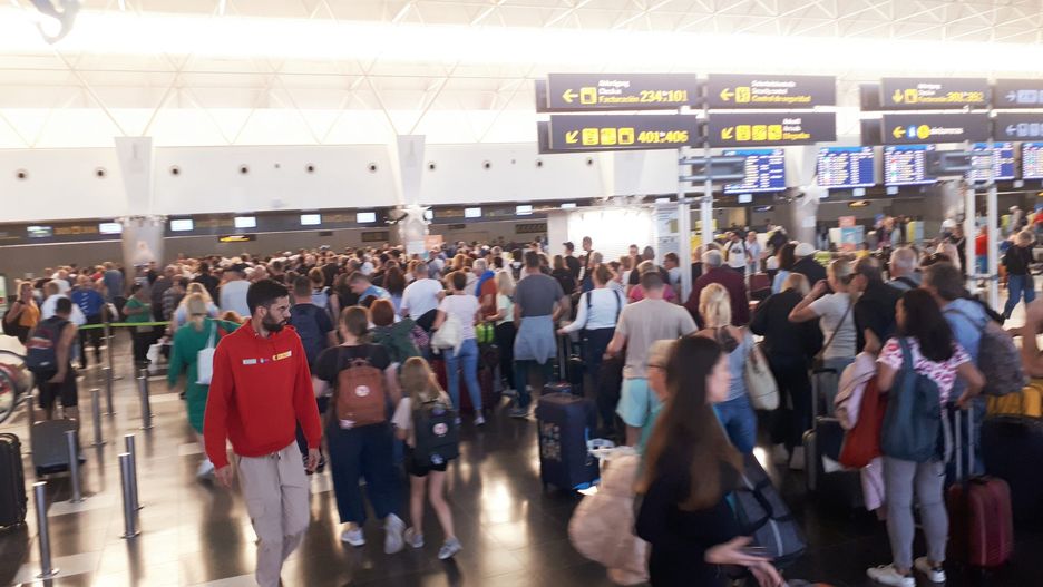Na Wyspach Kanaryjskich obawiają się zatorów na lotniskach