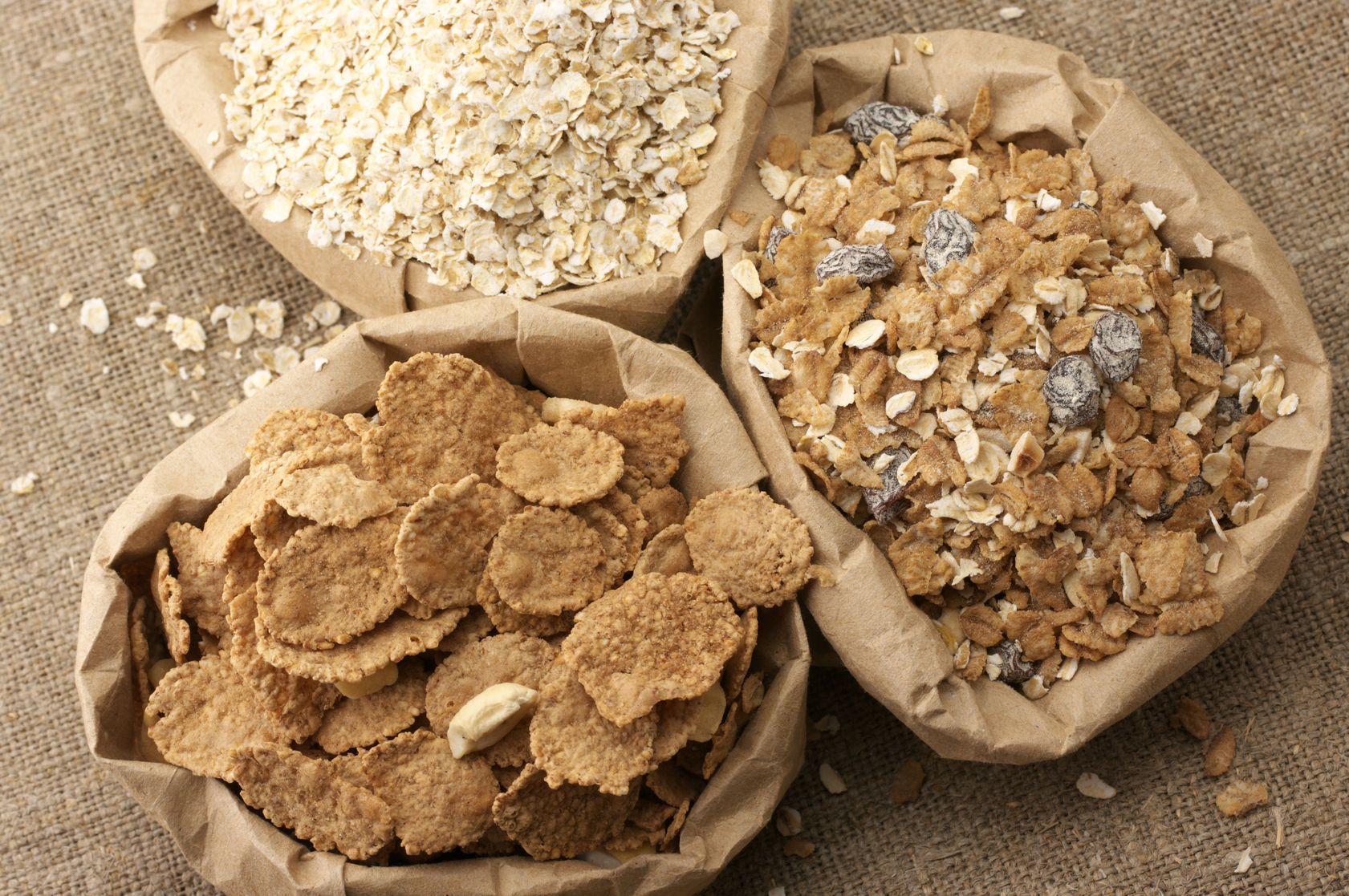 Produkty bogate w błonnik powinny być wprowadzane do diety stopniowo.