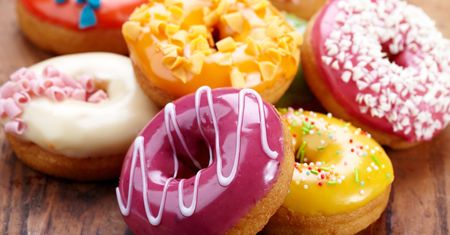 Pączki na zaczynie drożdżowym z lukrem (wzbogacone)