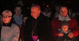 Abp Dziwisz: Cmentarz nie jest końcem życia