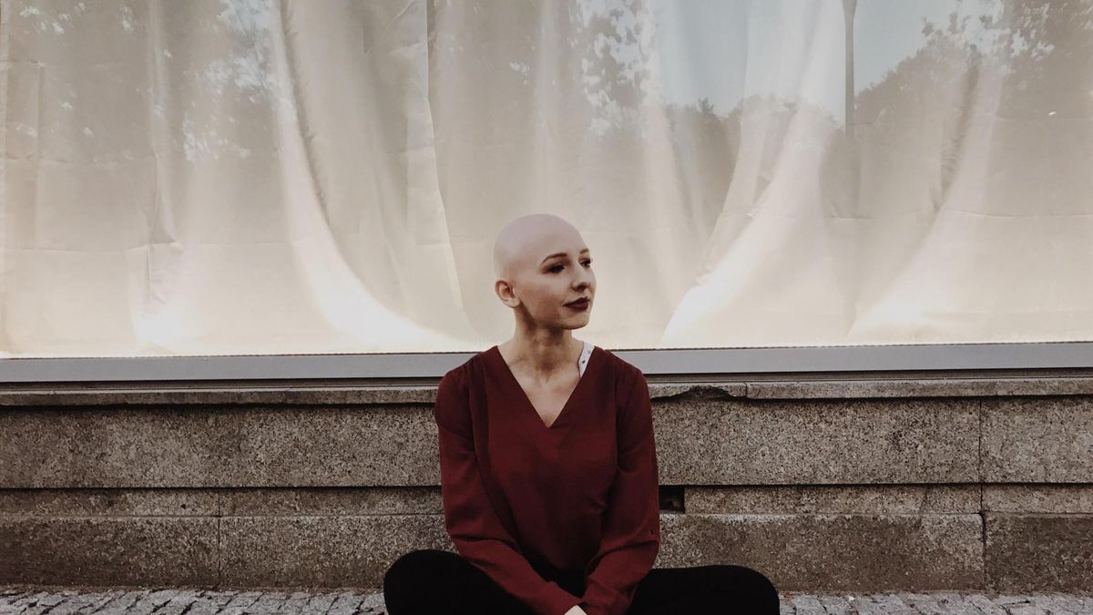 Ola ma łysą głowę i wielki uśmiech. Postanowiła w końcu być sobą