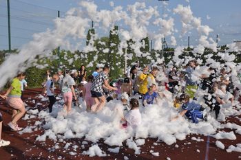 Dzień Dziecka w Skępem. Zabawa z Tulinkami i piana party