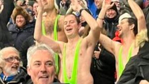 Przyszli na mecz Ligi Mistrzów w takich strojach. Kazachowie się nie patyczkowali