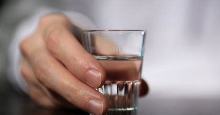 Jak alkohol wpływa na żołądek? (WIDEO)