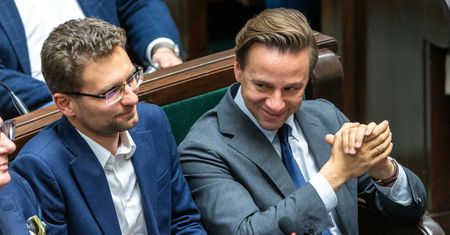 "Mentzen popełnił błąd". Poseł krytykuje polityków KO