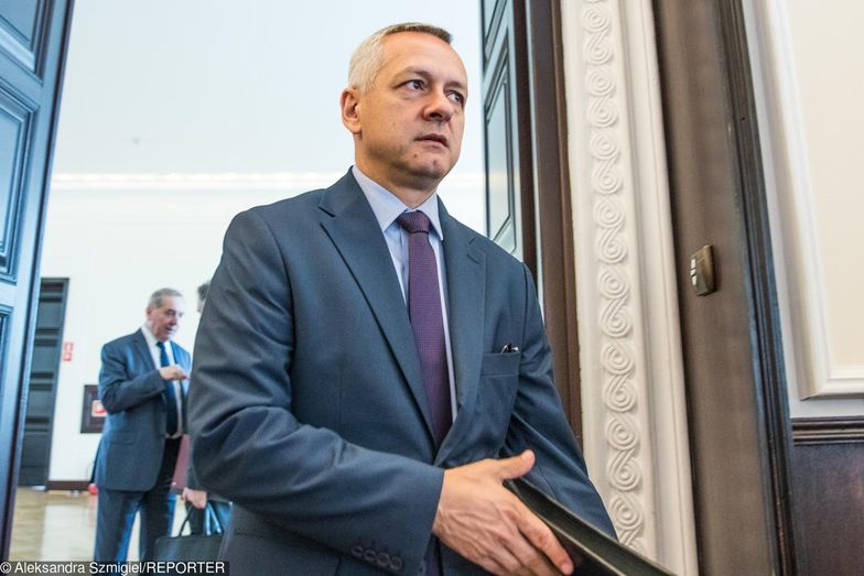 Minister Zagórski tłumaczy, że centralny rejestr miał powstać na prośbę firm telekomunikacyjnych