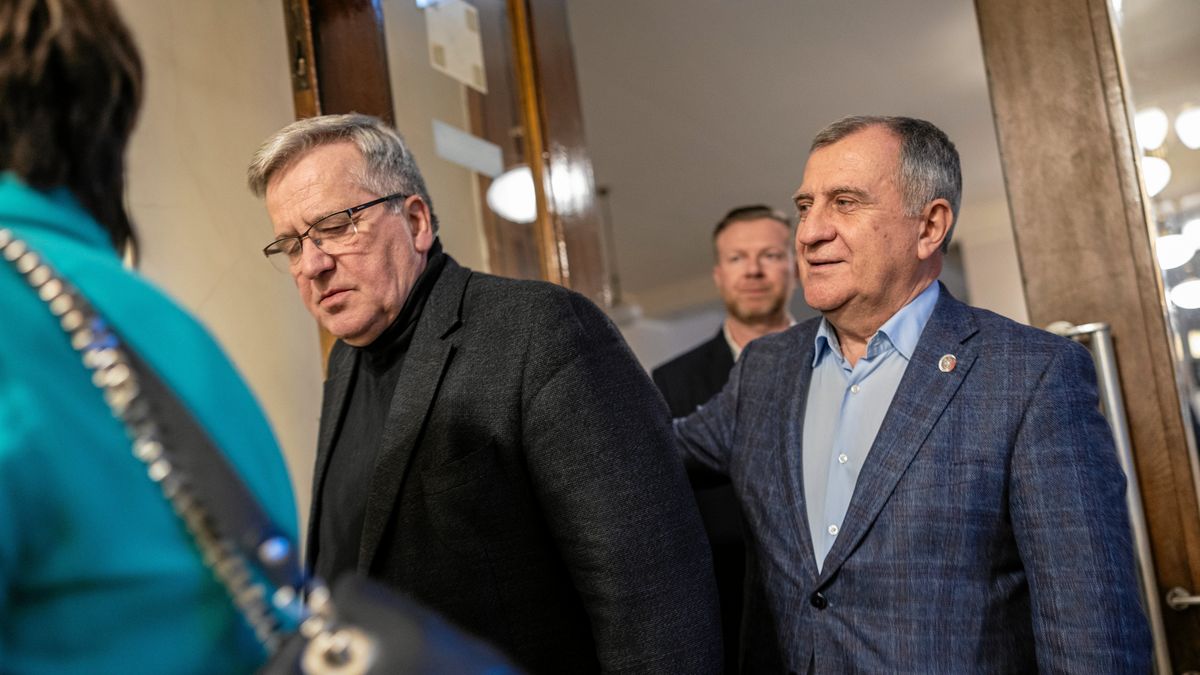 Bronisław Komorowski dba o dopasowany strój