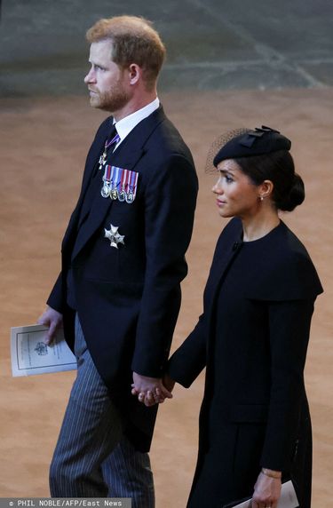 Książę Harry i Meghan Markle – kondukt żałobny z trumną królowej Elżbiety II