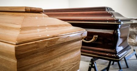 Karawan pogrzebowy służy do transportu zwłok, towarów czy ludzi? Trybunał musiał rozwiązać wątpliwości