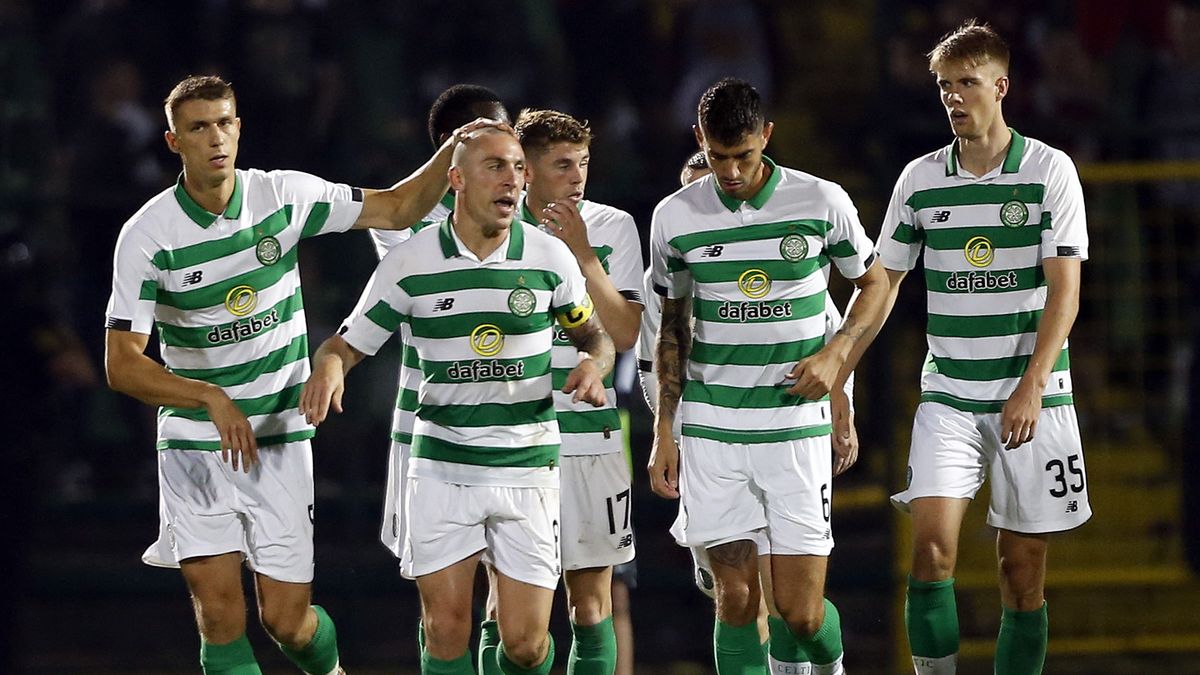 PAP/EPA / FEHIM DEMIR / Na zdjęciu: piłkarze Celticu Glasgow