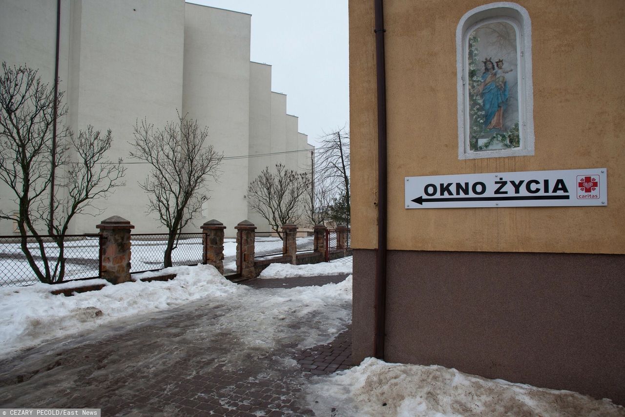 Piotrków Trybunalski. Dziecko porzucone w oknie życia 