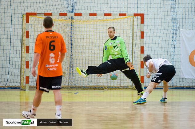 Miedziowi do meczu z SPR Chrobrym przystąpią z kompletem bramkarzy