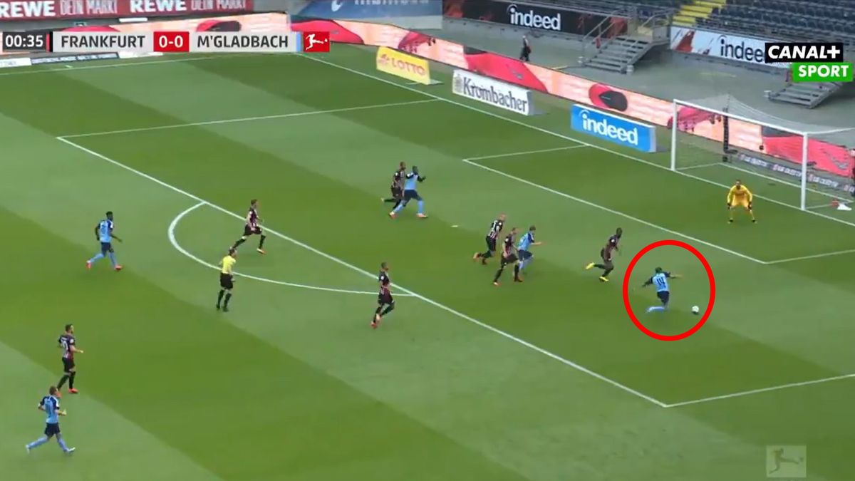 Alassane Plea strzela gola w 36 sekundzie meczu Bundesligi Eintracht Frankfurt - Borussia Moenchengladbach