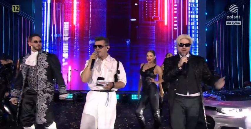 Zenek Martyniuk i Łobuzy wlepiają "Mandacik"