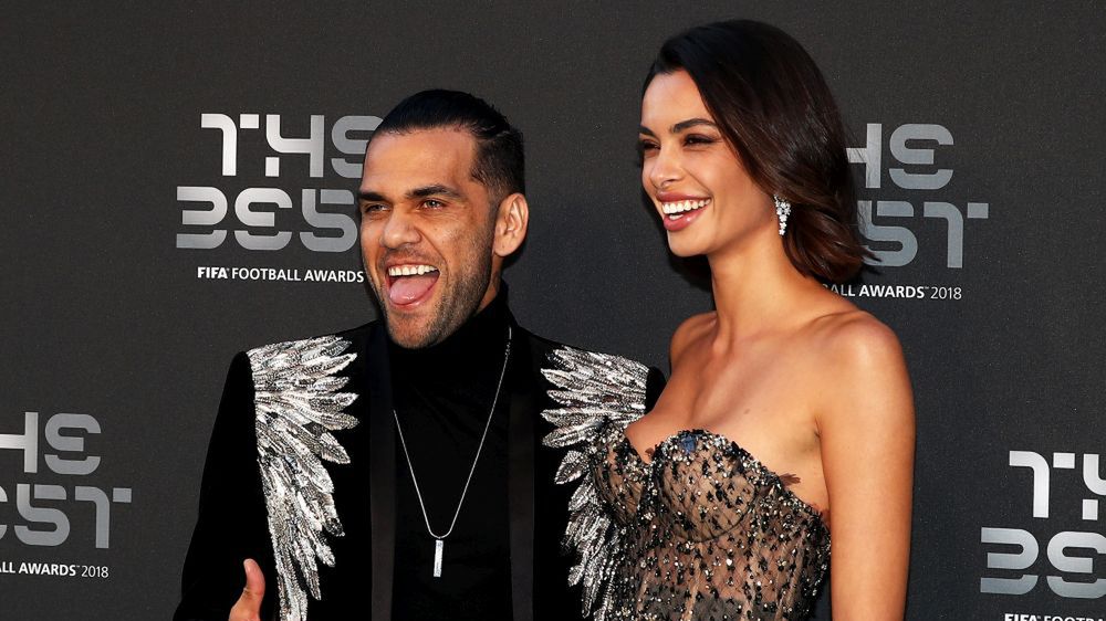 Getty Images / Julian Finney / Na zdjęciu: Dani Alves i Joana Sanz na gali FIFA w Londynie