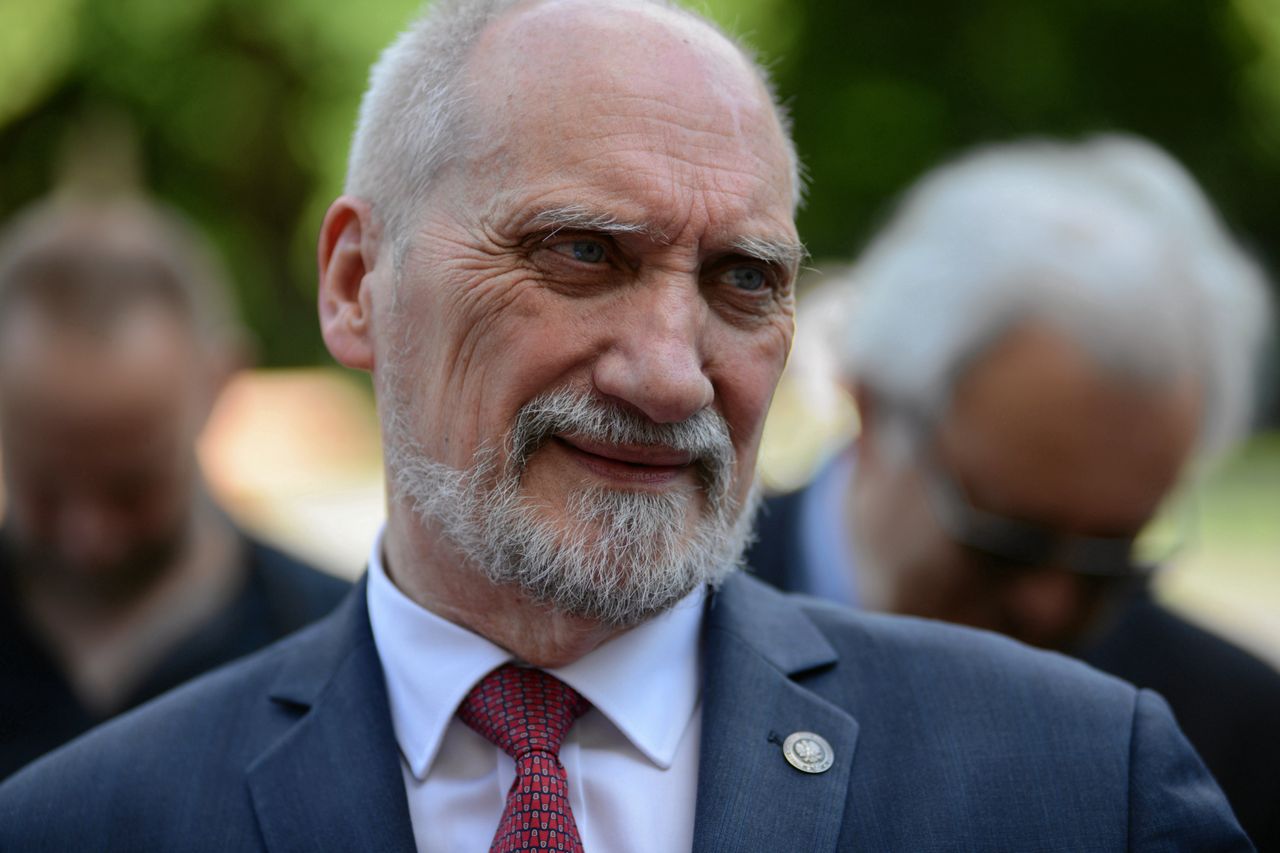 Białoruś. Antoni Macierewicz obawia się zniszczenia ruchu demokratycznego przy pomocy sił zbrojnych