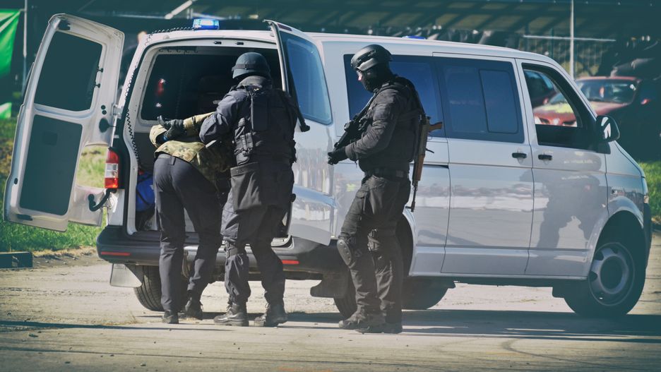 Tomasz Warszewski
aresztowanie, areszt, antyterroryzm, ochrona, armia, amunicja, atak, funkcjonariusz, kamuflażu, komandos, konflikt, ochrony, pancerz, pistolety, policja, polska, terroryzmem, uniform, uzbrojenie, walki, warta, wojna, wojownik, wojskowy, zbrojnych