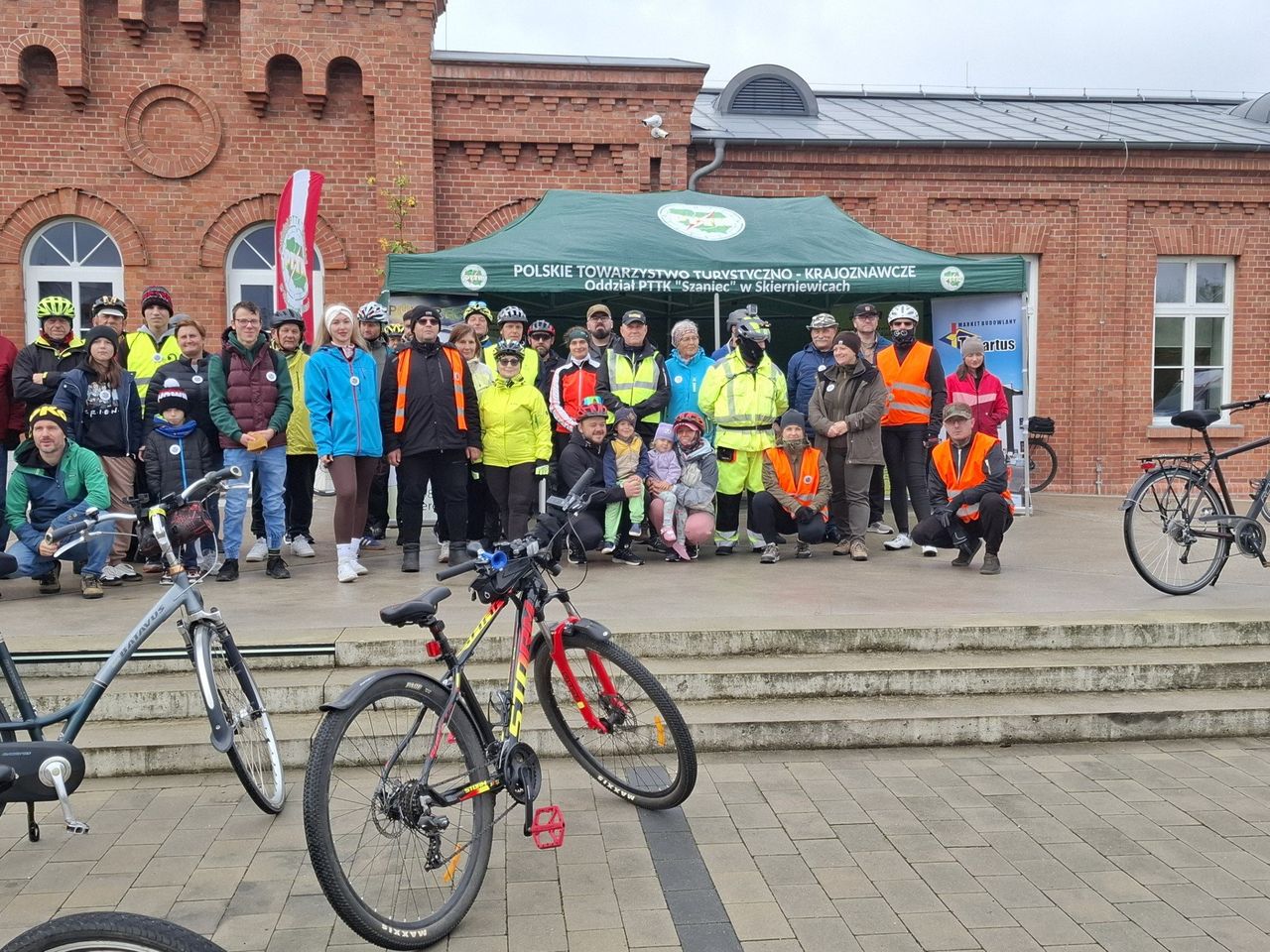 Skierniewice: Rowerowy rajd Pieczonego Ziemniaka wystartował spod muzeum
